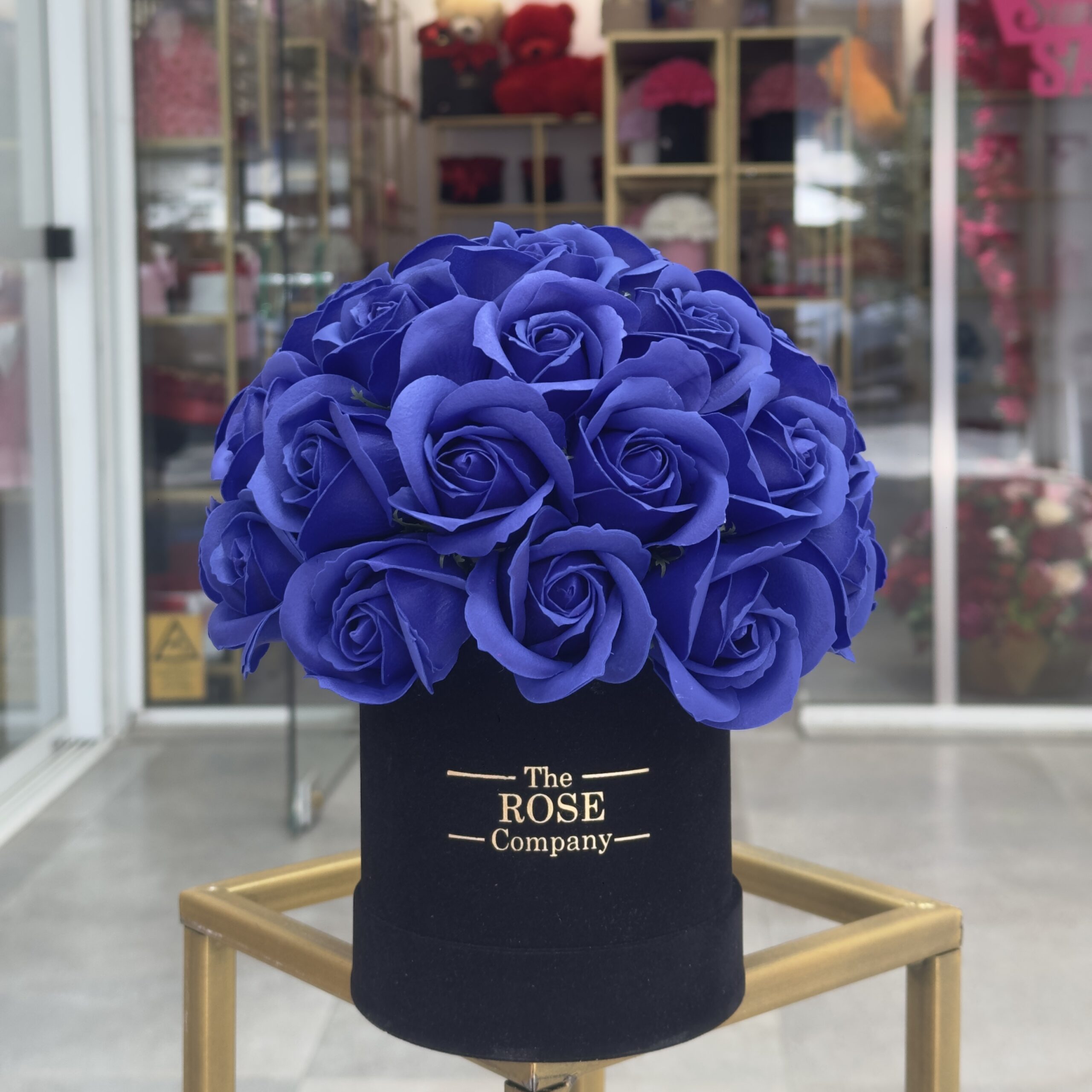 IMG_8125 Infinity Roses Baby Μάυρο Κουτί Με Μπλε Real Touch Τριαντάφυλλα Που Διαρκούν Για Πάντα - Image 1