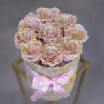 Small Gold Princess Κουτί Mε Ροζ Απαλα Τριαντάφυλλα Forever - Image 2