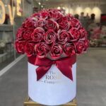 Infinity Roses Midi Velvet Λευκό Κουτί Με Χρυσοσκονη Και Κόκκινα Real Touch Τριαντάφυλλα Που Διαρκούν Για Πάντα