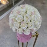 Infinity Roses Small Ροζ Κουτί Με Πεταλουδεσ Και Ασπρα Real Touch Τριαντάφυλλα Που Διαρκούν Για Πάντα - Image 2