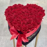Large Μαύρο Velvet Κουτί Καρδιάς Με Κόκκινα Τριαντάφυλλα Forever