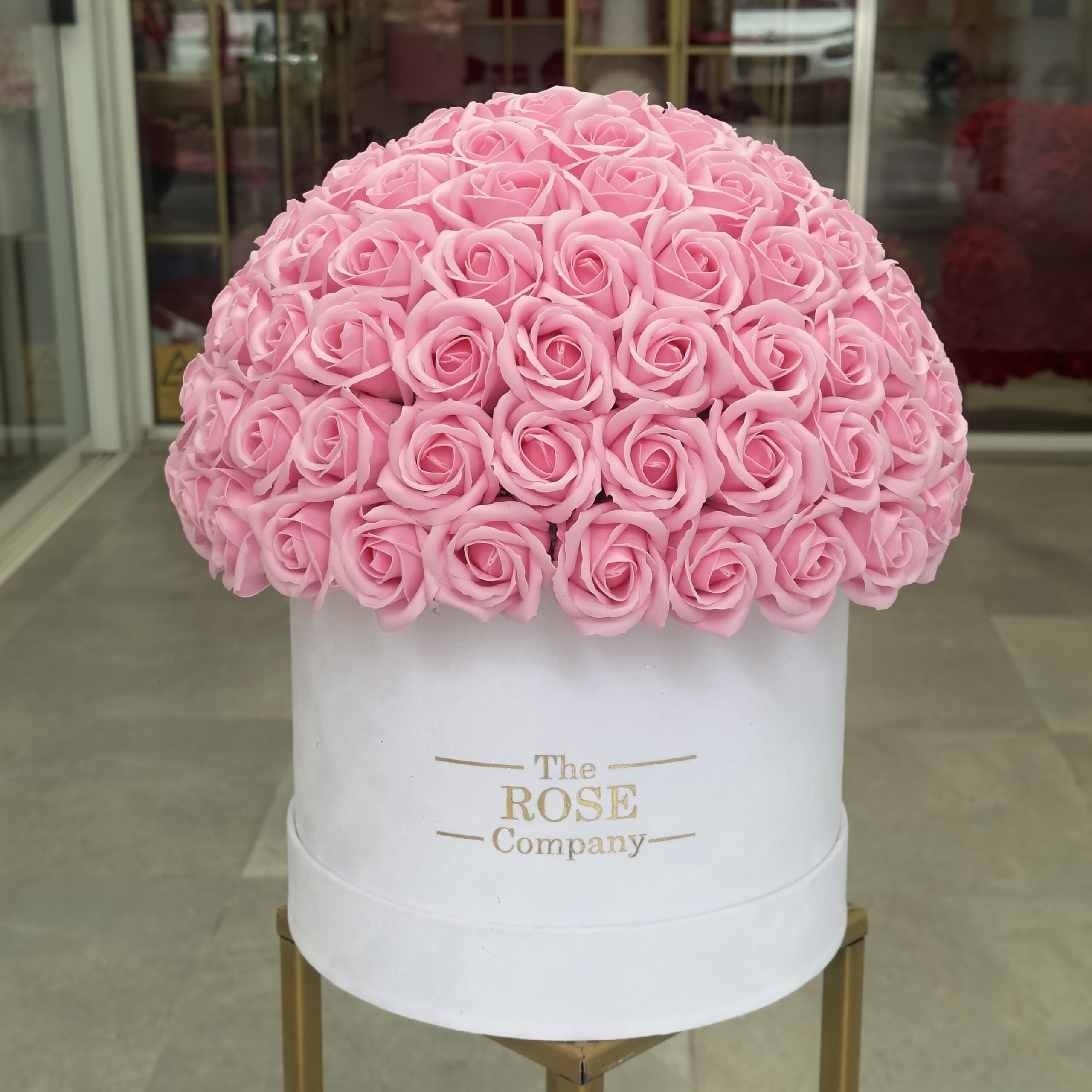 Infinity Roses Medium Velvet Ασπρο Κουτί Με Ροζ Real Touch Τριαντάφυλλα Που Διαρκούν Για Πάντα